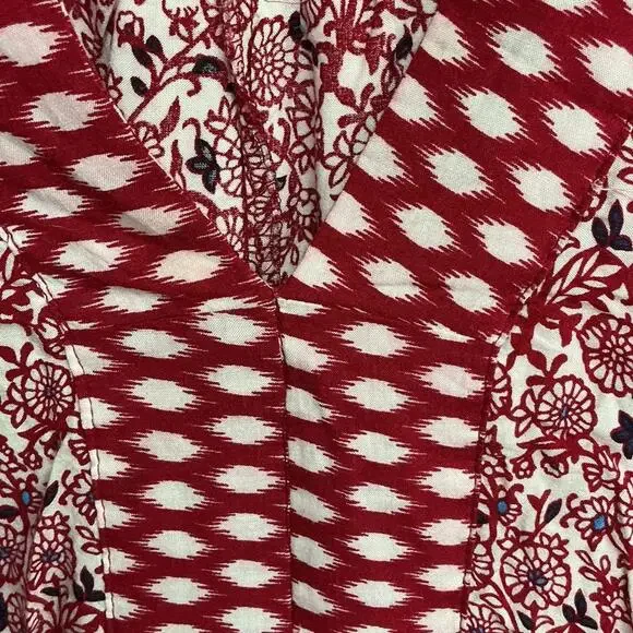 Available by Angela Fashion Red and White Floral Patterned Blouse Medium - Picture 3 of 8